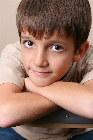 simsearch:400-05284316,k - Young boy with big eyes, resting on a chair back Stockbilder - Microstock & Abonnement, Bildnummer: 400-04264481