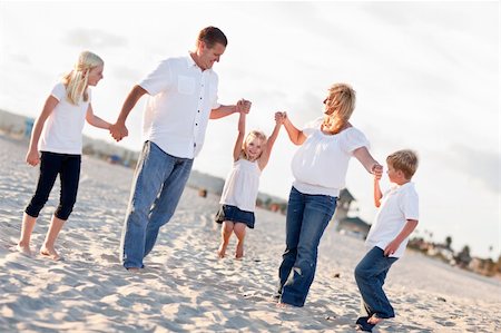 dad swinging kids at beach - Adorable Little Girl Swinging with Her Parents and Family at the Beach. Stock Photo - Budget Royalty-Free & Subscription, Code: 400-04264589