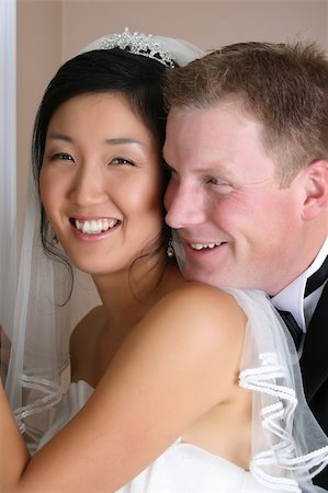simsearch:400-03932395,k - Beautiful couple on their wedding day in traditional attire Fotografie stock - Microstock e Abbonamento, Codice: 400-04265173