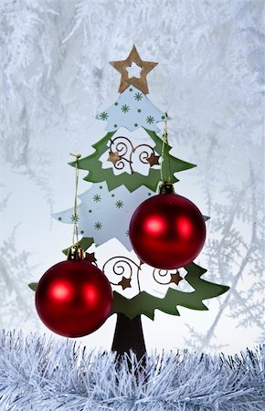 round ornament hanging of a tree - Christmas Stock Photo - Budget Royalty-Free & Subscription, Code: 400-04265294