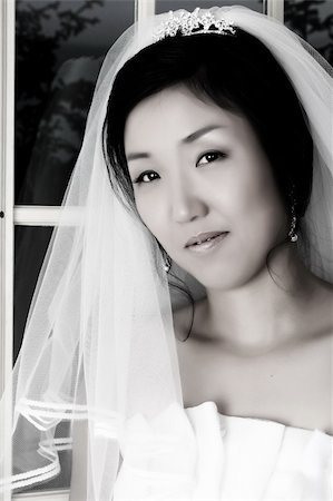 simsearch:400-04762831,k - Beautiful Korean bride wearing a traditional wedding gown Stock Photo - Budget Royalty-Free & Subscription, Code: 400-04265429