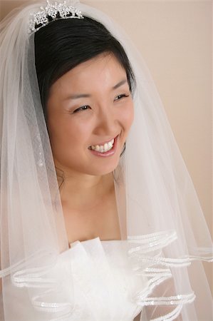simsearch:400-04762831,k - Beautiful Korean bride wearing a traditional wedding gown Stock Photo - Budget Royalty-Free & Subscription, Code: 400-04265479
