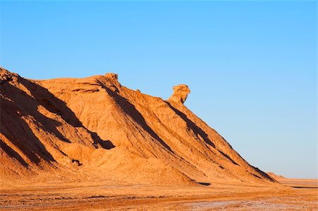 saltywind (artist) - Mountain "Head of camel" in Sahara desert, Ong Jemel, Tunisia Foto de stock - Super Valor sin royalties y Suscripción, Código: 400-04266141