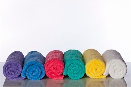 simsearch:400-06564793,k - Bath towels against a white background in a studio environment Photographie de stock - Aubaine LD & Abonnement, Code: 400-04266155