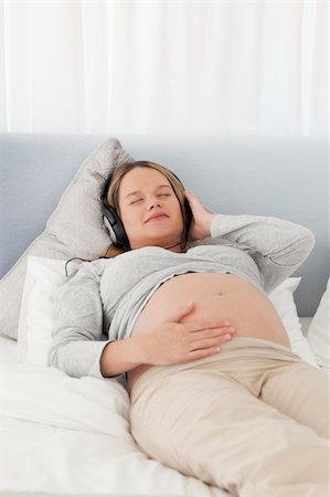 simsearch:400-04266869,k - Peaceful future mother with headphones on lying on a bed at home Stock Photo - Budget Royalty-Free & Subscription, Code: 400-04266899