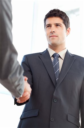 simsearch:400-04606211,k - Below view of a serious businessman concluding a deal with a partner at the office Stockbilder - Microstock & Abonnement, Bildnummer: 400-04267352