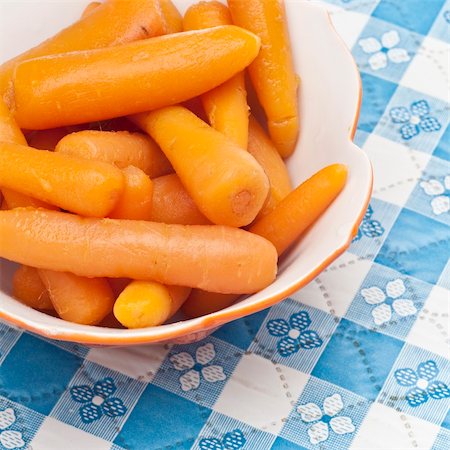 simsearch:400-04267736,k - Close Up of Bowl of Canned Carrots Food Concept. Fotografie stock - Microstock e Abbonamento, Codice: 400-04267738
