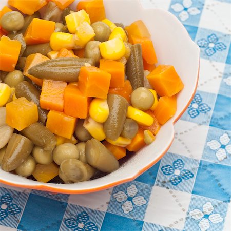 simsearch:400-04300921,k - Close Up of Bowl of Canned Mixed Vegetables Food Concept. Photographie de stock - Aubaine LD & Abonnement, Code: 400-04267740