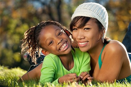 studio1one (artist) - African American mother and child having fun spending time together in a park Foto de stock - Royalty-Free Super Valor e Assinatura, Número: 400-04268130