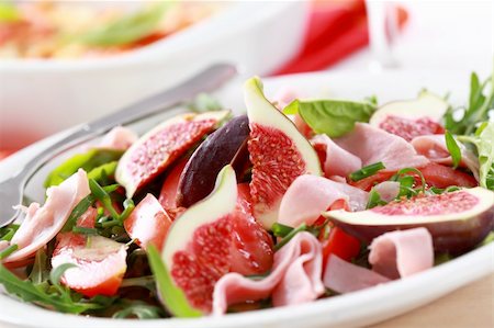 Vegetable salad with  fresh figs Photographie de stock - Aubaine LD & Abonnement, Code: 400-04268904