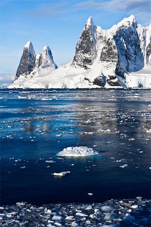 simsearch:700-03849510,k - Beautiful snow-capped mountains against the blue sky in Antarctica Stockbilder - Microstock & Abonnement, Bildnummer: 400-04269020