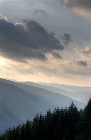 danicek (artist) - Landscape mountains view in a foggy morning Foto de stock - Super Valor sin royalties y Suscripción, Código: 400-04260155