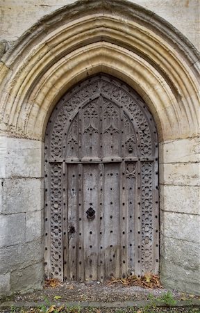 Gothic style door in a sandstone wall in the historic city of norwich Photographie de stock - Aubaine LD & Abonnement, Code: 400-04260635