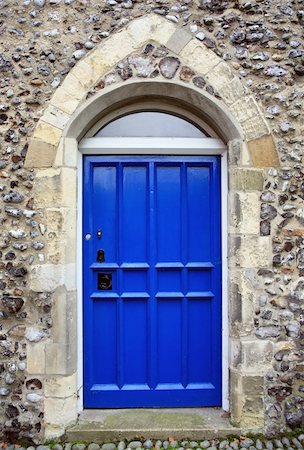 Gothic style door in a flint wall in the historic city of norwich, norfolk Fotografie stock - Microstock e Abbonamento, Codice: 400-04260637