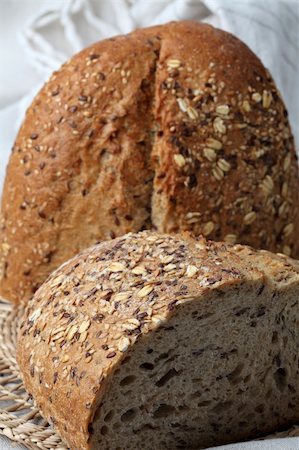 simsearch:400-04699541,k - Loaf of fresh bread with sesame seeds Foto de stock - Super Valor sin royalties y Suscripción, Código: 400-04260880