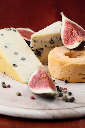 simsearch:400-06741554,k - Various kinds of cheese with fresh figs on a cutting board Foto de stock - Royalty-Free Super Valor e Assinatura, Número: 400-04260890