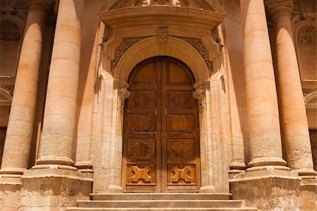 simsearch:400-07216576,k - Baroque sandstoned cathedral of Noto, Sicily, Italy Foto de stock - Royalty-Free Super Valor e Assinatura, Número: 400-04261029