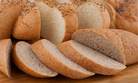 Bread slices on board closeup. Stockbilder - Microstock & Abonnement, Bildnummer: 400-04261570