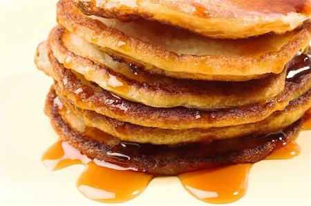 simsearch:400-04852542,k - Pancakes stack with honey or maple syrup. Stockbilder - Microstock & Abonnement, Bildnummer: 400-04261853