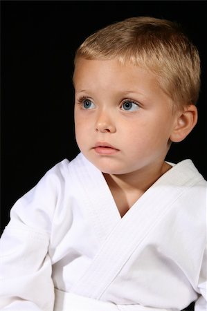 simsearch:400-04234249,k - Young boy wearing his karate uniform on a black background Stockbilder - Microstock & Abonnement, Bildnummer: 400-04262671