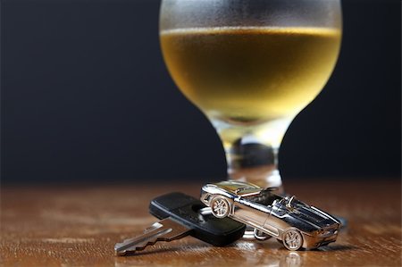simsearch:400-05195371,k - Car key with car-shaped pendant and a glass of beer Stockbilder - Microstock & Abonnement, Bildnummer: 400-04262853