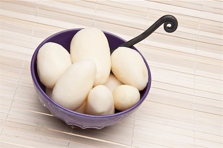 simsearch:400-04759344,k - Bowl of canned potatoes with fork on a bamboo mat background. Foto de stock - Super Valor sin royalties y Suscripción, Código: 400-04263212