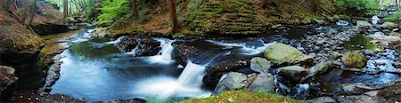 simsearch:400-04240598,k - Creek panorama with wood bridge and hiking trail in woods in autumn with rocks and foliage. Foto de stock - Royalty-Free Super Valor e Assinatura, Número: 400-04263503