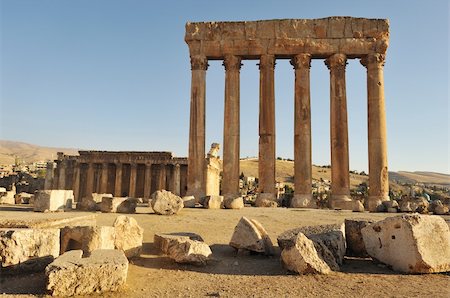 simsearch:400-04023606,k - roman columns at baalbeck lebanon Foto de stock - Super Valor sin royalties y Suscripción, Código: 400-04263698