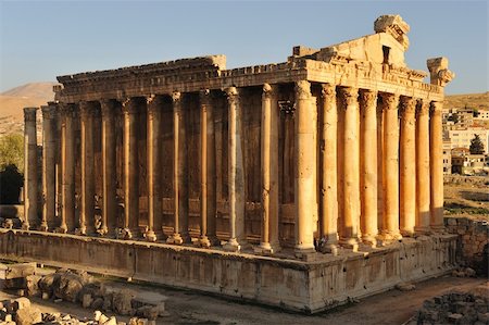 simsearch:400-04023606,k - ancient Roman temple at baalbeck lebanon Foto de stock - Super Valor sin royalties y Suscripción, Código: 400-04263700