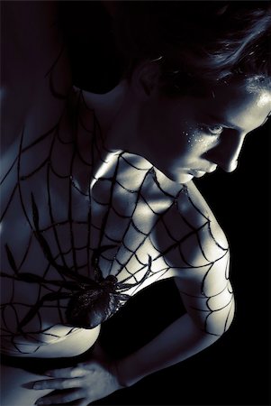Young girl with bodyart spider and cobweb Stockbilder - Microstock & Abonnement, Bildnummer: 400-04263792