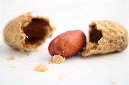 reich (artist) - peanuts isolated on white background Fotografie stock - Microstock e Abbonamento, Codice: 400-04274593