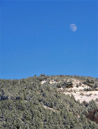 Moon over mountain in winter from Macedonia Photographie de stock - Aubaine LD & Abonnement, Code: 400-04275029