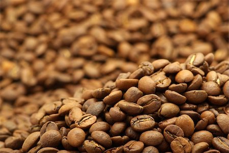 simsearch:400-04094520,k - Close up of the aromatic coffee beans Fotografie stock - Microstock e Abbonamento, Codice: 400-04275122