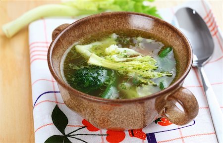 simsearch:400-04415230,k - Vegetable soup with low calorie Photographie de stock - Aubaine LD & Abonnement, Code: 400-04275153
