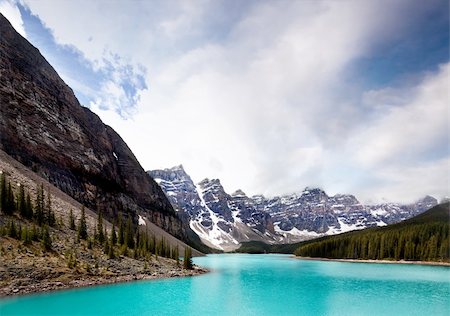 simsearch:400-05314594,k - Landscape of Moraine Lake, Banff National Park, Alberta, Canada Foto de stock - Super Valor sin royalties y Suscripción, Código: 400-04276656