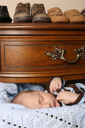 simsearch:400-04939110,k - Month old baby boy sleeping in a drawer Photographie de stock - Aubaine LD & Abonnement, Code: 400-04276800