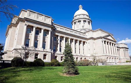 simsearch:400-05292353,k - Facade of State Capitol in Frankfort, Kentucky. Photographie de stock - Aubaine LD & Abonnement, Code: 400-04277459