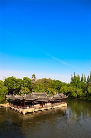 Chinese old style pavilion and corridor by  lake in a park. Photographie de stock - Aubaine LD & Abonnement, Code: 400-04277735