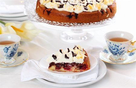 simsearch:400-04322996,k - Delicious cherry sponge cake with cream with cup of tea Foto de stock - Royalty-Free Super Valor e Assinatura, Número: 400-04277875
