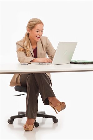 simsearch:400-05732500,k - Young business girl sitting at desk with laptop Foto de stock - Royalty-Free Super Valor e Assinatura, Número: 400-04278570
