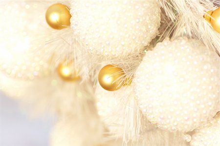 golden christmas balls Stock Photo - Budget Royalty-Free & Subscription, Code: 400-04270978