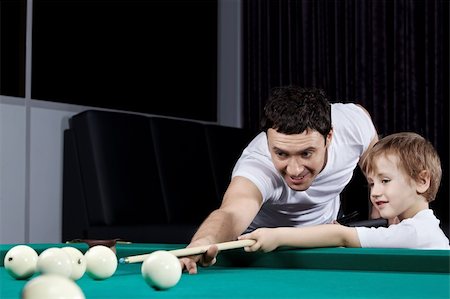 pool child - The father and the son play billiards Foto de stock - Super Valor sin royalties y Suscripción, Código: 400-04271224