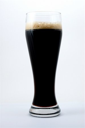 simsearch:400-04669169,k - dark beer isolated on white background with foam Stock Photo - Budget Royalty-Free & Subscription, Code: 400-04271662