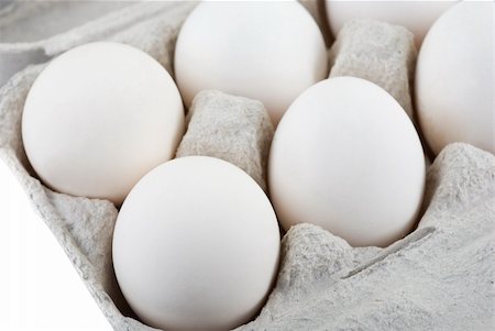 simsearch:400-04313912,k - Eggs at the box isolated on a white background Stockbilder - Microstock & Abonnement, Bildnummer: 400-04271984