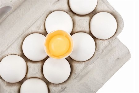 simsearch:400-04313912,k - Eggs closeup with one egg is broken Stockbilder - Microstock & Abonnement, Bildnummer: 400-04271988