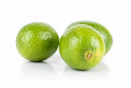 simsearch:400-05128284,k - ripe brazilian limes isolated on a white background Foto de stock - Super Valor sin royalties y Suscripción, Código: 400-04271980