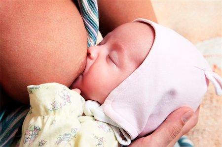 simsearch:400-04756461,k - Little baby girl breast feeding Stockbilder - Microstock & Abonnement, Bildnummer: 400-04285525