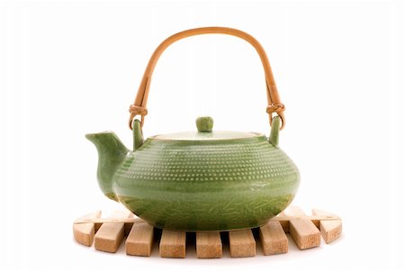 simsearch:400-06176508,k - Green teapot on wooden  stand isolated on white, side view Photographie de stock - Aubaine LD & Abonnement, Code: 400-04285635