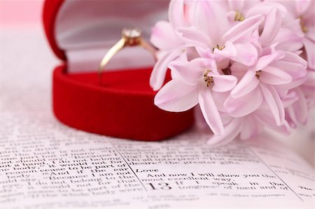 simsearch:400-04286012,k - Gold engagement ring with diamond on the Bible open to 1st Corinthians 13, a passage about love. Shallow dof Stock Photo - Budget Royalty-Free & Subscription, Code: 400-04286009