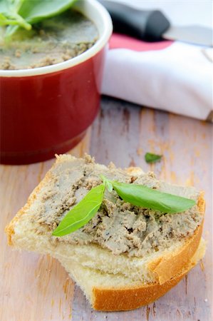 simsearch:400-05708291,k - Homemade chicken liver pate on a piece of bread Stock Photo - Budget Royalty-Free & Subscription, Code: 400-04287123